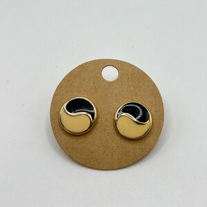 Vintage Avon Wavy Black Gold Tone Stylish Earrings